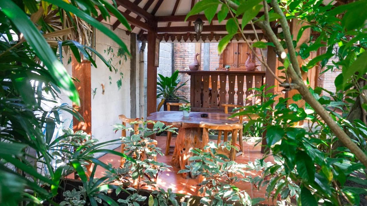 Ndalem Suryo Saptono Guest House Tugu 외부 사진