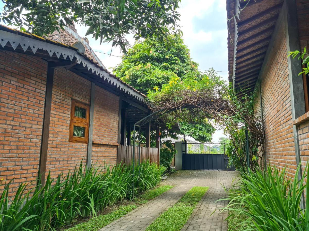 Ndalem Suryo Saptono Guest House Tugu 외부 사진