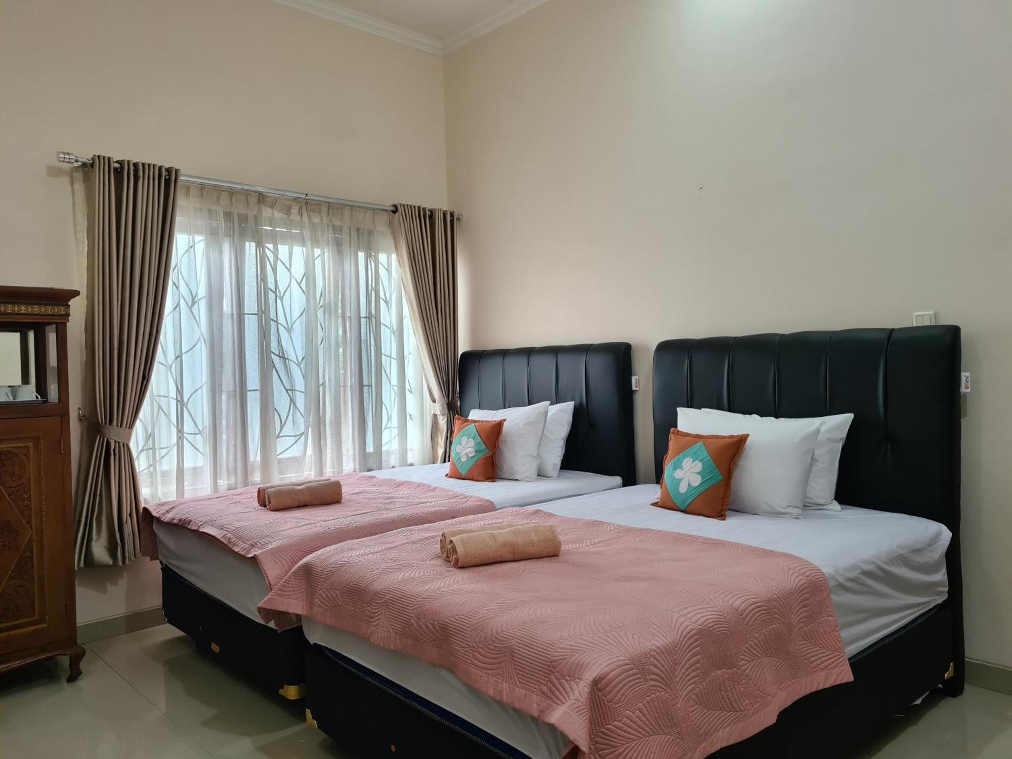 Ndalem Suryo Saptono Guest House Tugu 외부 사진